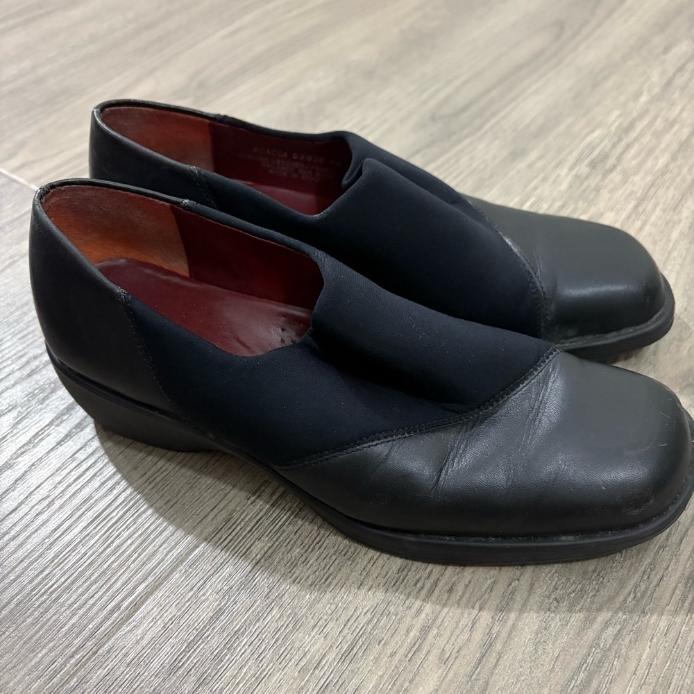Hush Puppies Women’s Size 5 Black Leather Slip On Loafers Comfort Flex Cushioned